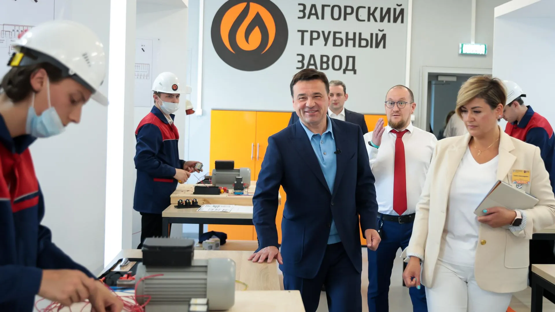 Андрей Воробьев проверил организацию обучения в Ресурсном центре трубной промышленности