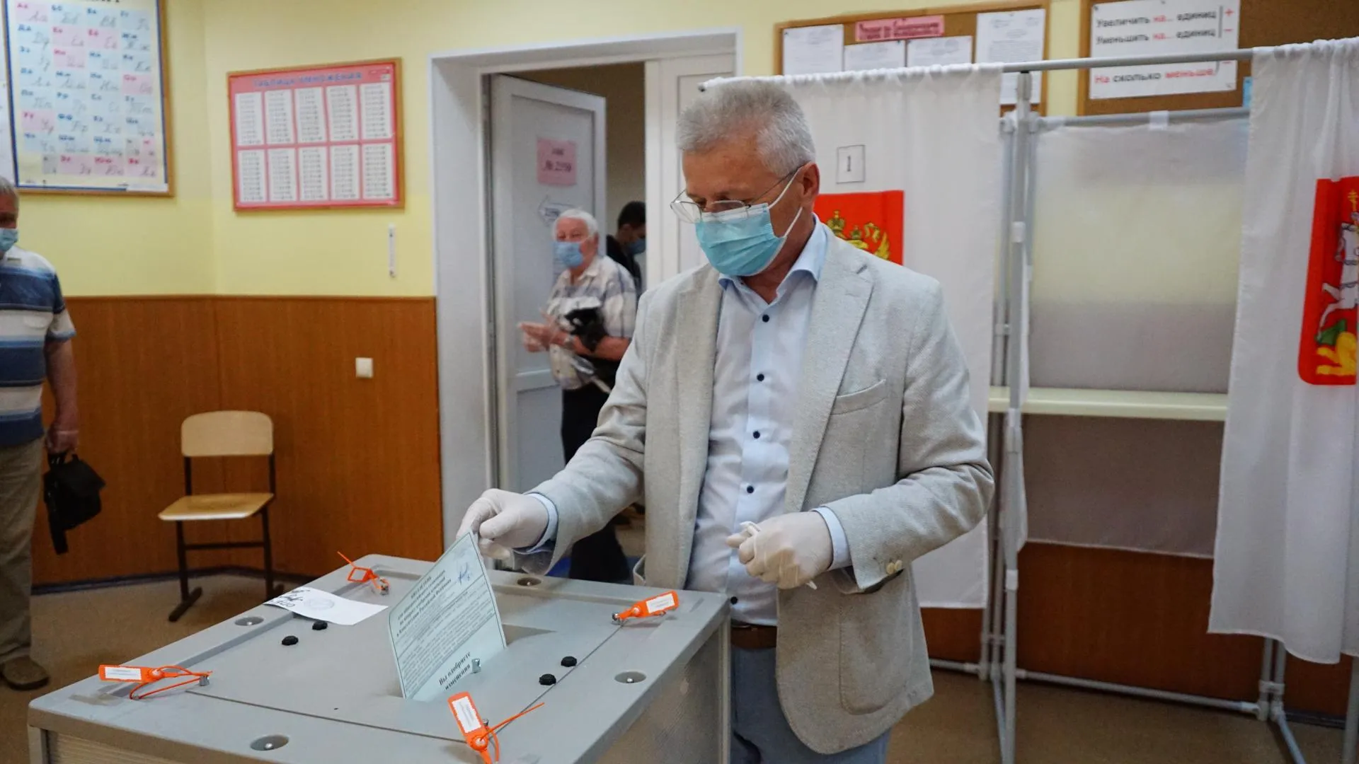 Депутат Мособлдумы Максимович проголосовал в Подольске по поправкам в Конституцию