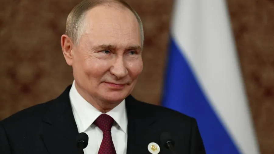 Путин вспомнил, как друг Михалкова облил его на юбилее вином