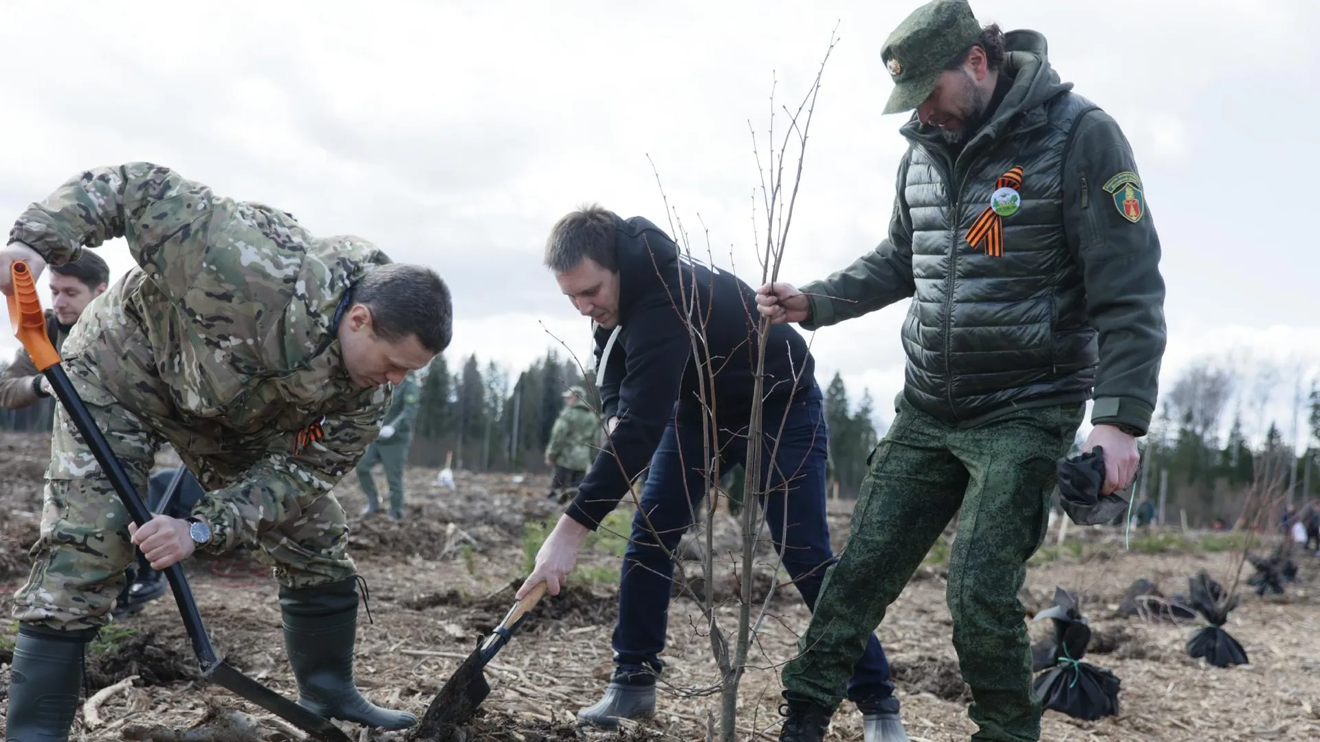 Вячеслав Духин отметил важность поддержки военных, защищающих Россию