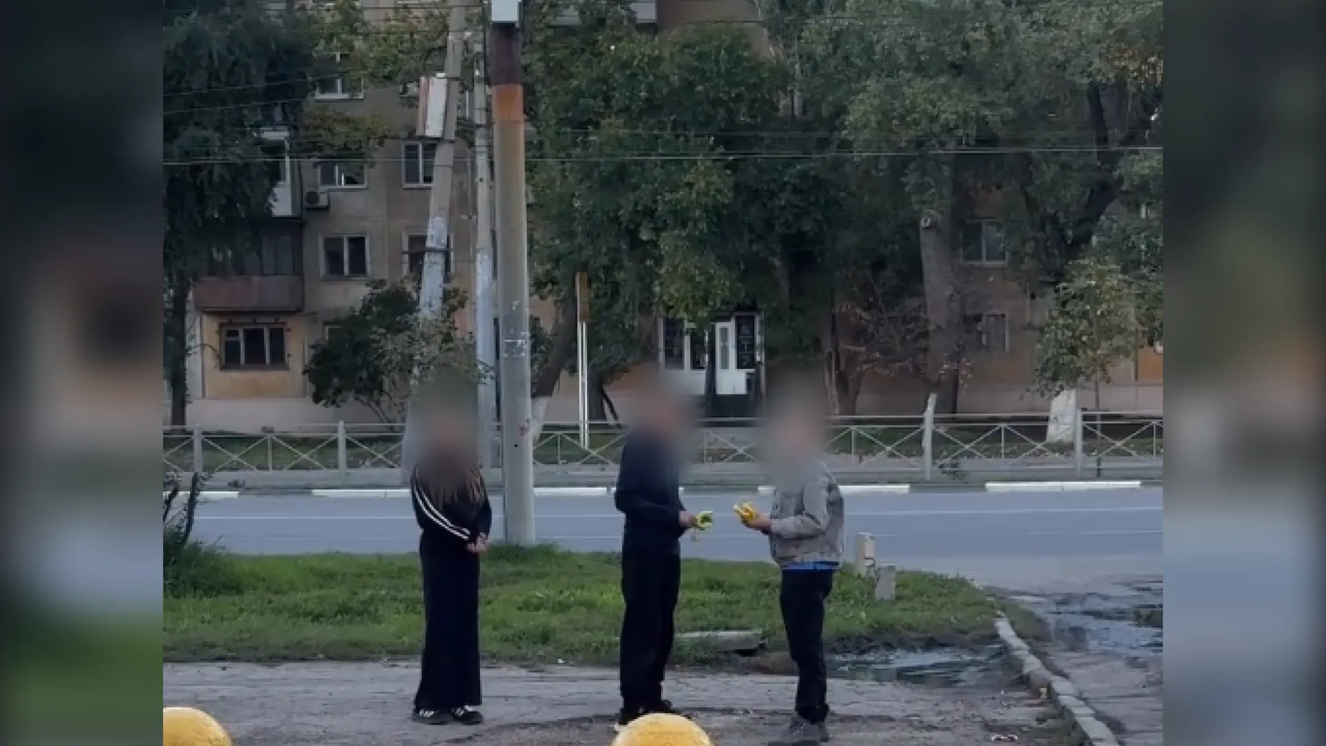 Воруют в магазине, кидаются на прохожих: школьники кошмарят жителей Энгельса