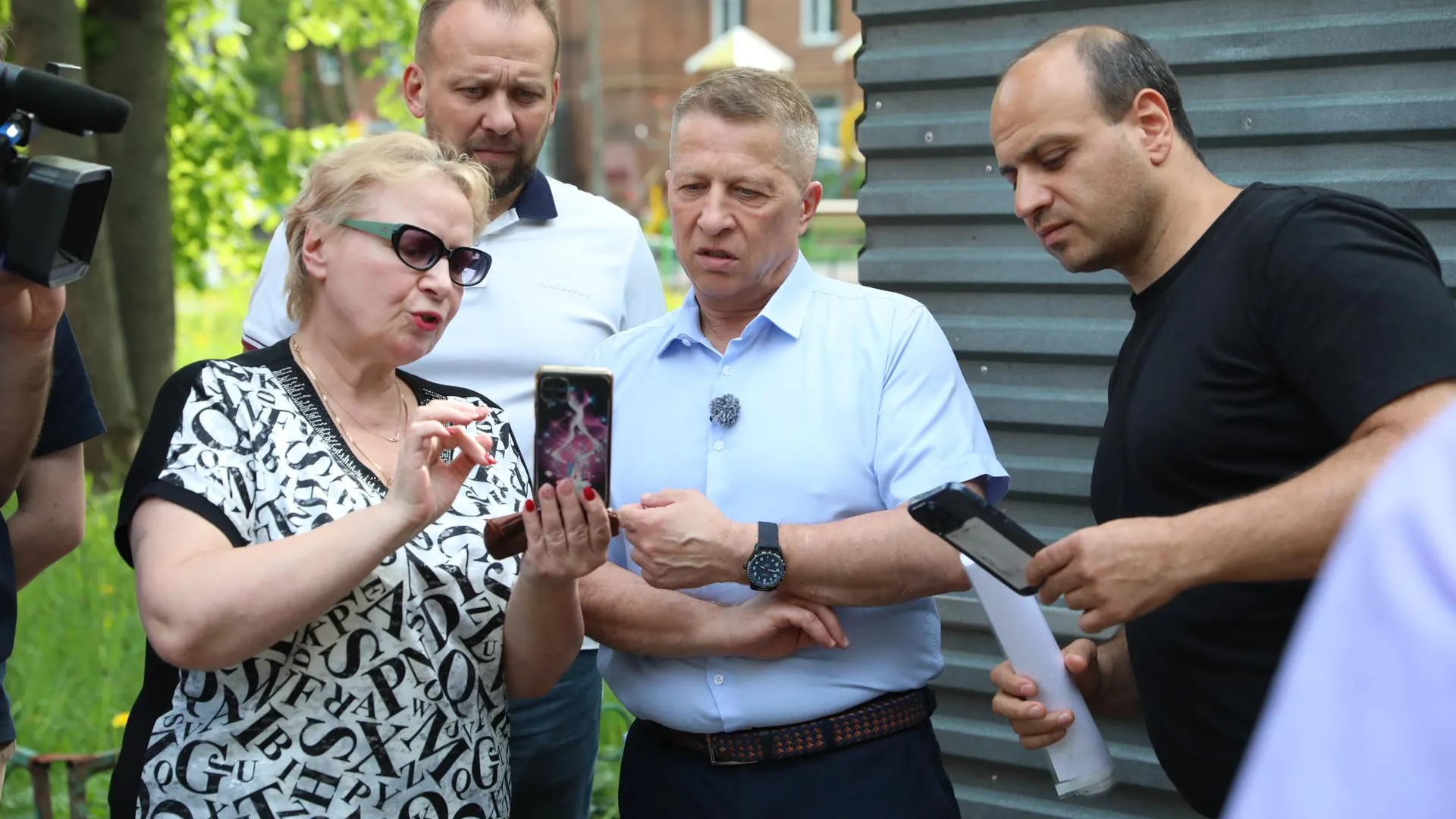 Глава Долгопрудного проверил ремонт домов и дворов