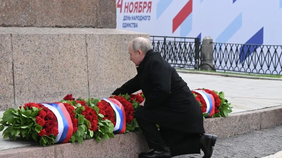 Путин возложит цветы на Красной площади в День народного единства