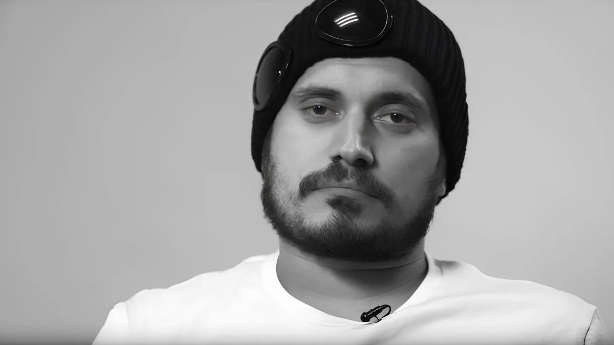 Друг Техника раскритиковал граффити в память о покойном на стене Цоя в Москве