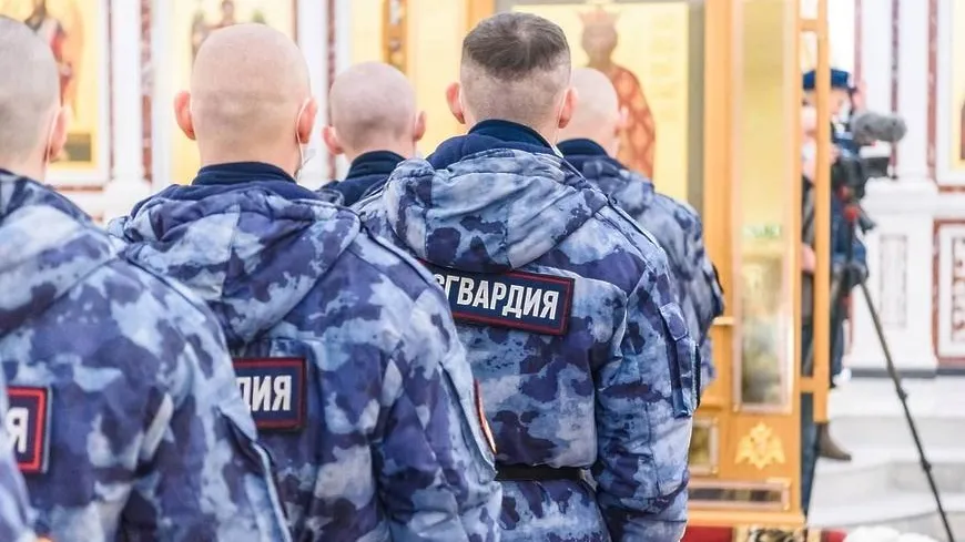 Военнослужащие приложились к иконе Святого Владимира в Главном храме Росгвардии в Балашихе