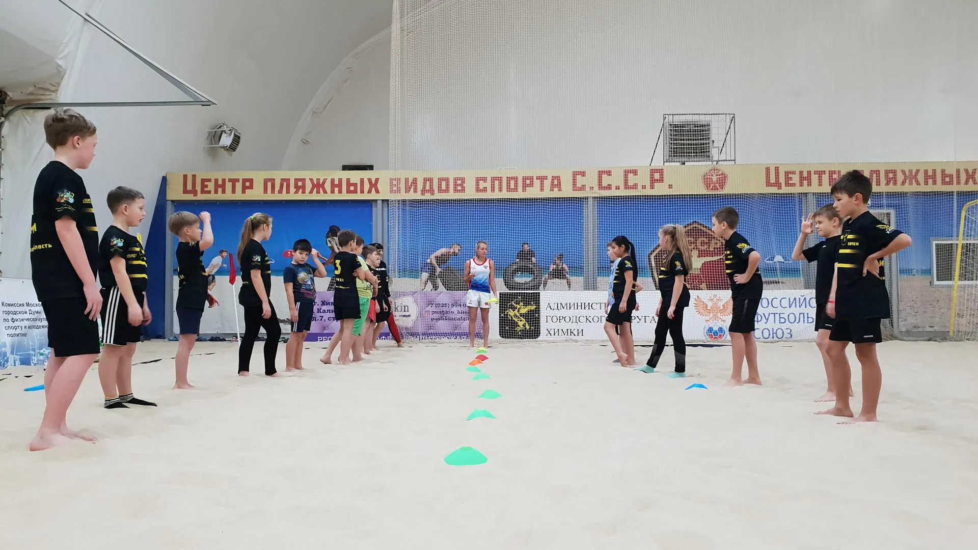Игрок сборной России по пляжному регби провела эстафету для юных спортсменов из Химок