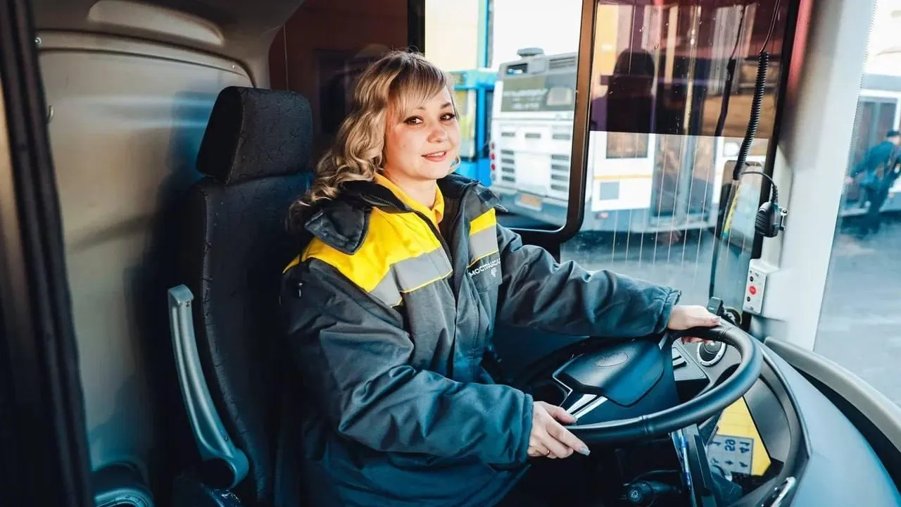 «Мострансавто» приглашает женщин на работу водителями автобуса