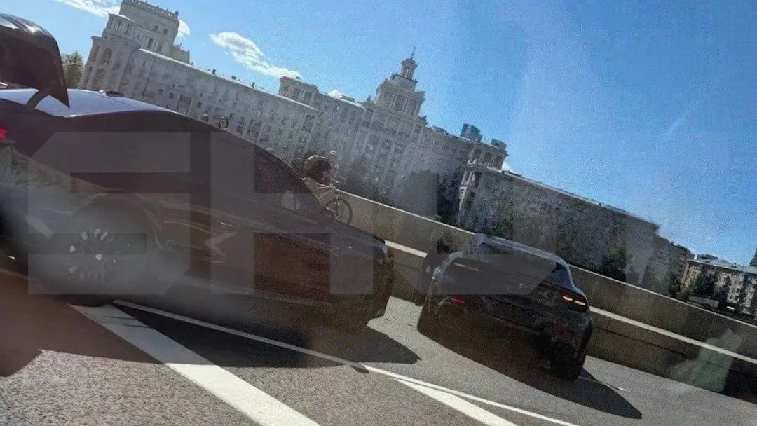 Многомиллионное ДТП: у Дома правительства РФ столкнулись Ferrari и BMW