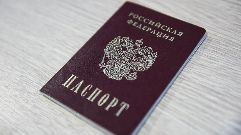 Юным жителям Подмосковья торжественно вручили их первые паспорта