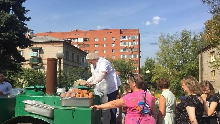 Порядка 300 порций каши раздали жителям Котельников на выборах губернатора