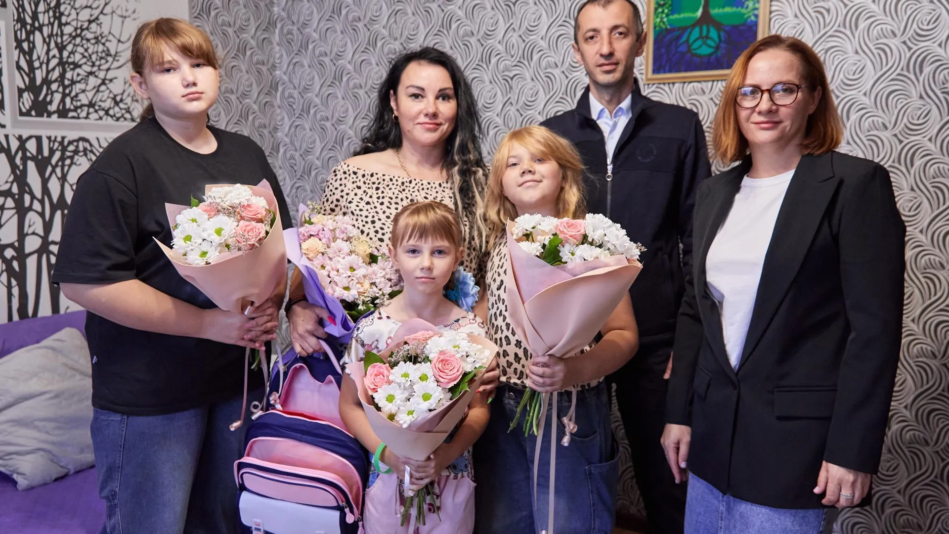 Более 20 детей Солнечногорска получили подарочные наборы первоклассника