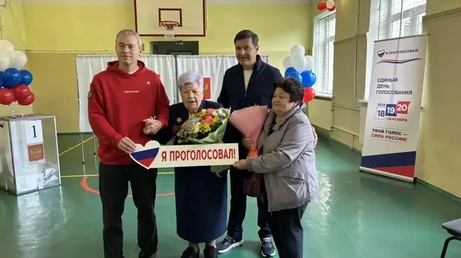 100-летняя ветеран ВОВ Мазятова проголосовала на выборах в Дзержинском