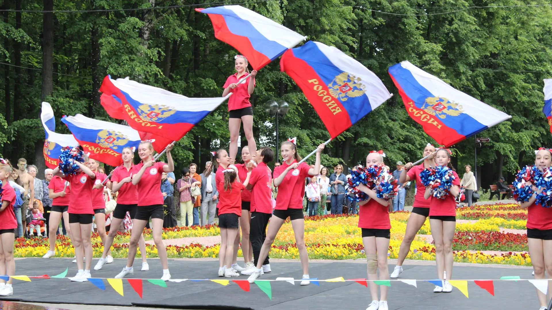 Более 3 тыс флагов украсят Химки ко Дню России