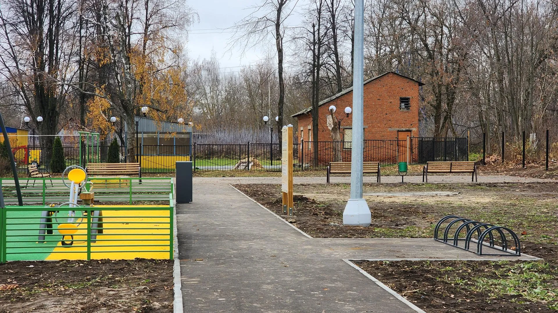 В подмосковном поселке Текстильщиков появилась новая зона для отдыха и игр