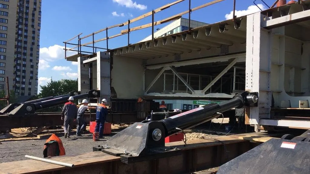 В Красногорске строители начали надвижку путепровода над путями Рижского направления МЖД
