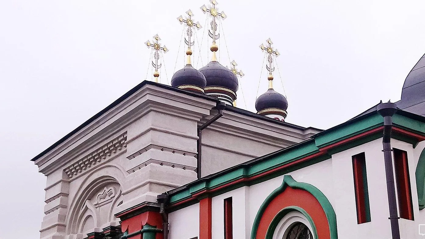 Фасады двух старинных храмов и княжеского склепа отреставрировали в Москве