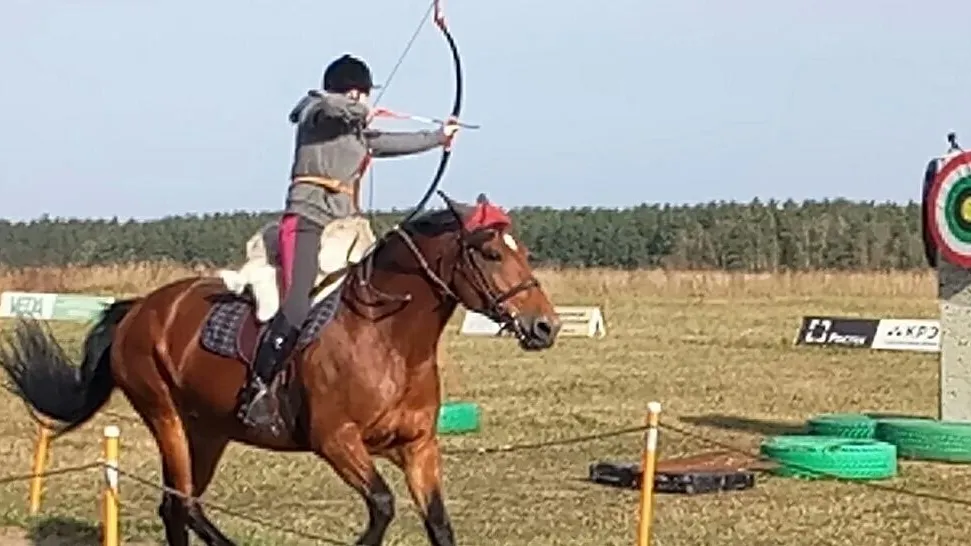 Спортсмен из Люберец занял второе место на соревнованиях по конной стрельбе из лука