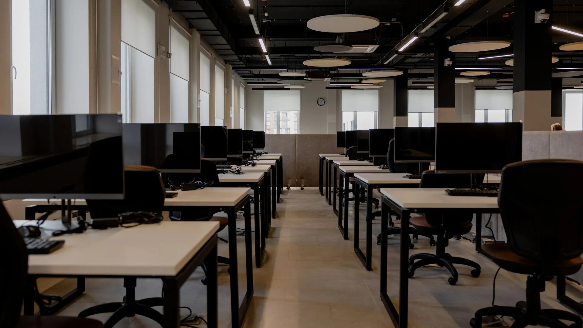 Ефимов: свыше 30 объектов образования начали строить по городской программе в 2025 г