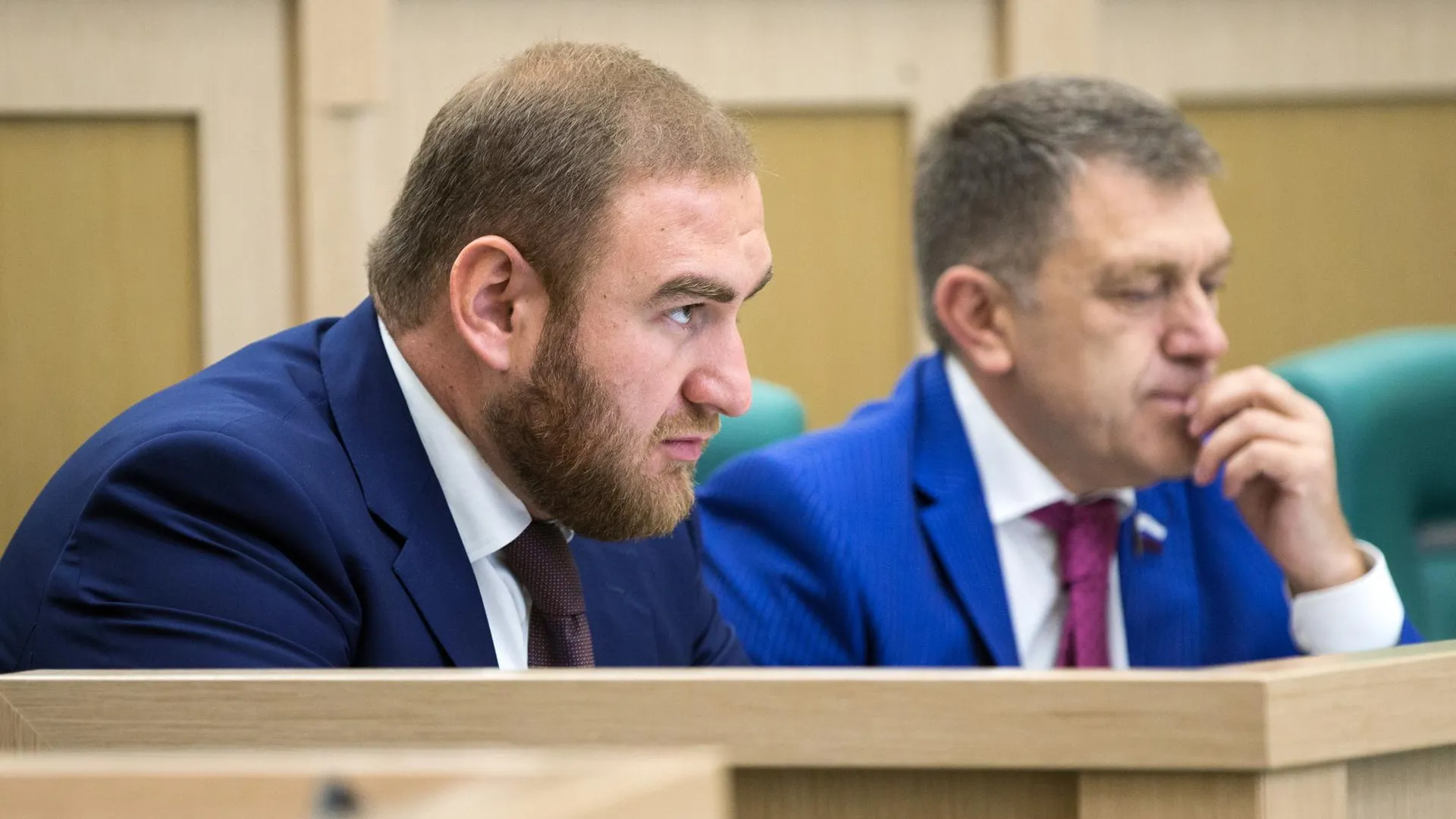 Сенатору Арашукову предъявили обвинение
