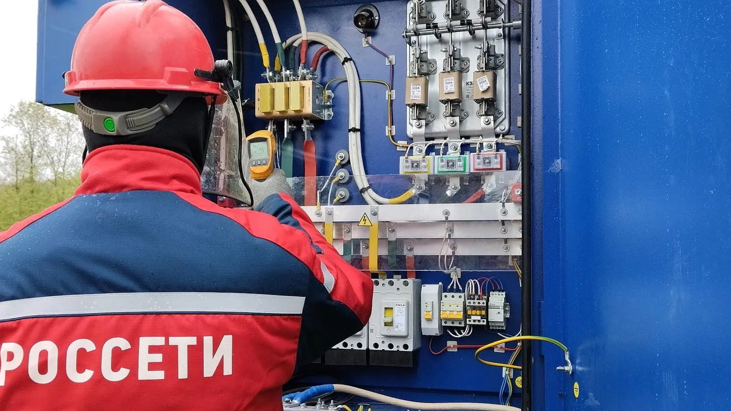 Подмосковные энергетики оперативно устраняют последствия урагана