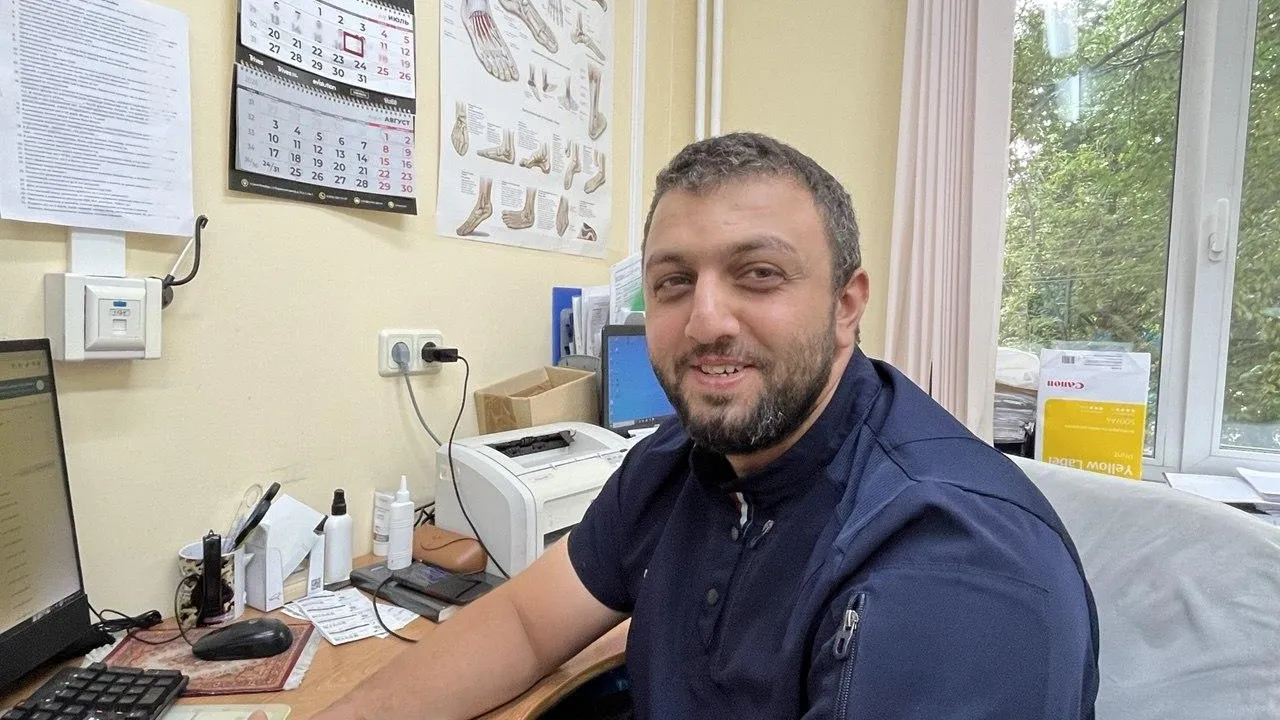 Травматологи Чехова восстановили пациенту бедро после падения с лестницы