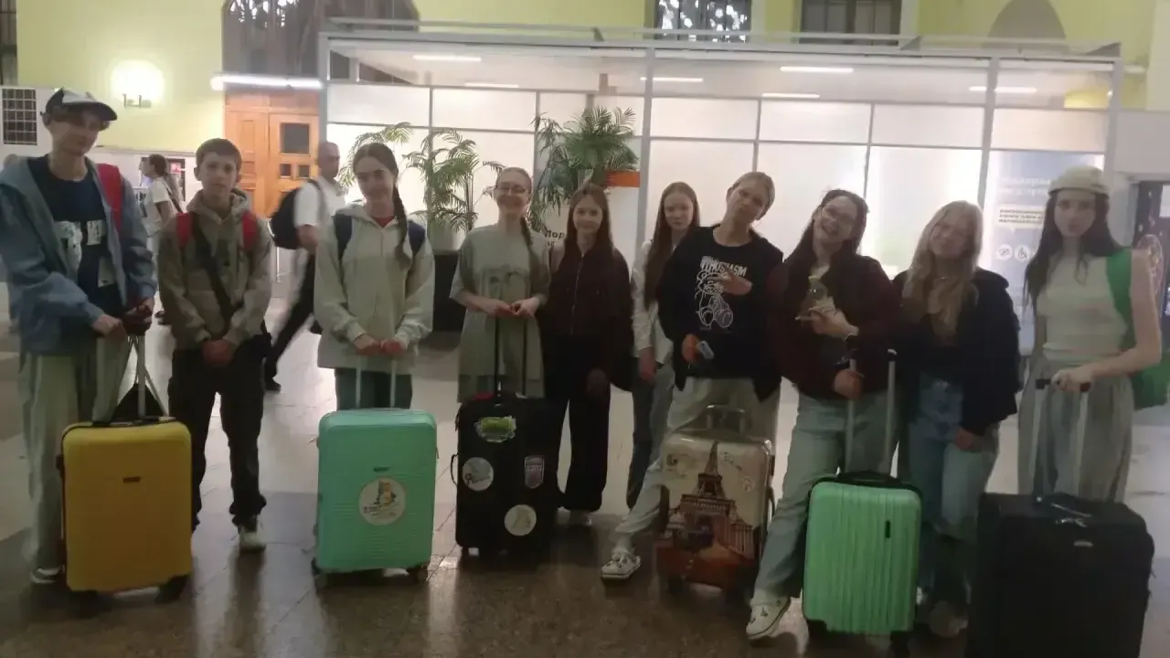 Школьники Подмосковья поехали в «Орленок» на патриотическую смену