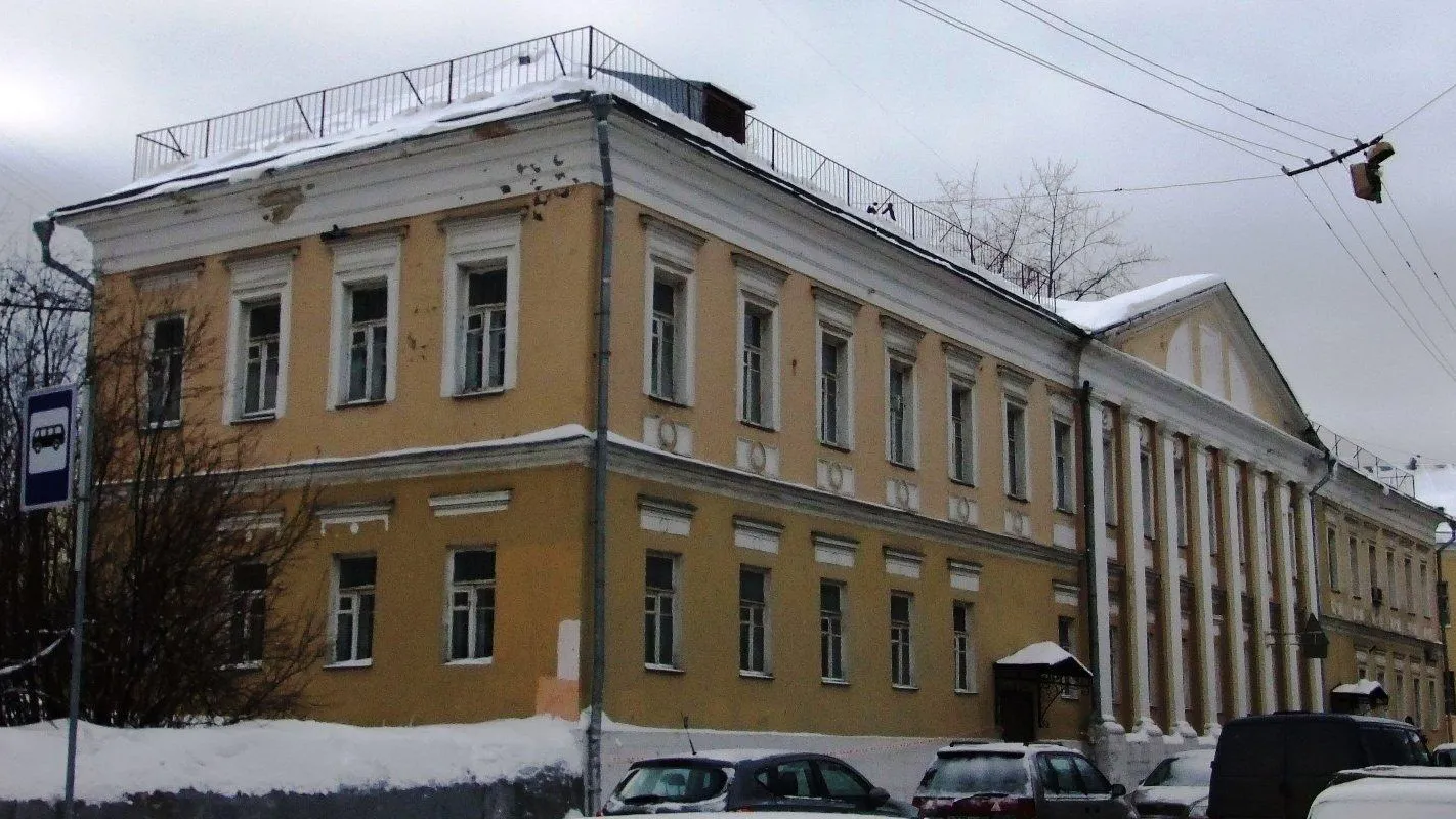 В Басманном районе Москвы остановили незаконные работы в старинной усадьбе