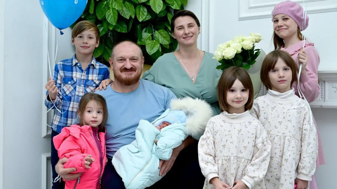 Врачи Щелковского перинатального центра помогли женщине родить восьмого ребенка