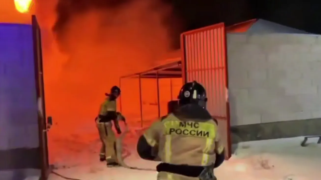 Новогодняя гирлянда спалила дом площадью 200 «квадратов» в Кургане