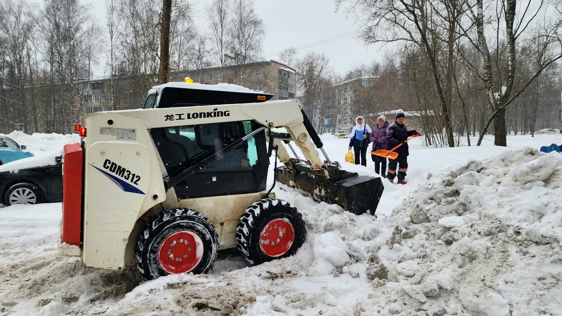 Коммунальные службы Солнечногорска устраняют последствия циклона Валли
