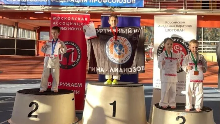 Юный спортсмен из Подмосковья одержал победу на турнире по карате в Москве