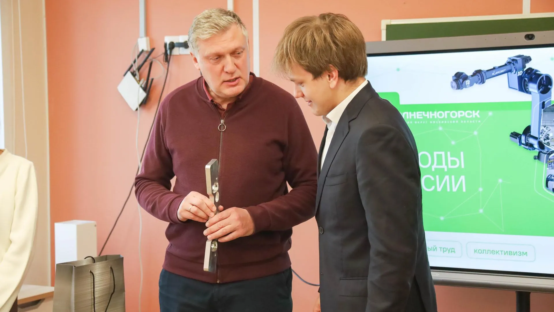 В Подмосковье школьникам рассказали о работе заводов и предприятий