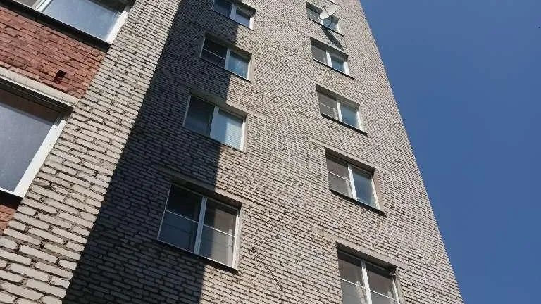 В Красноармейске на улице Краснофлотской завершают ремонт крыши