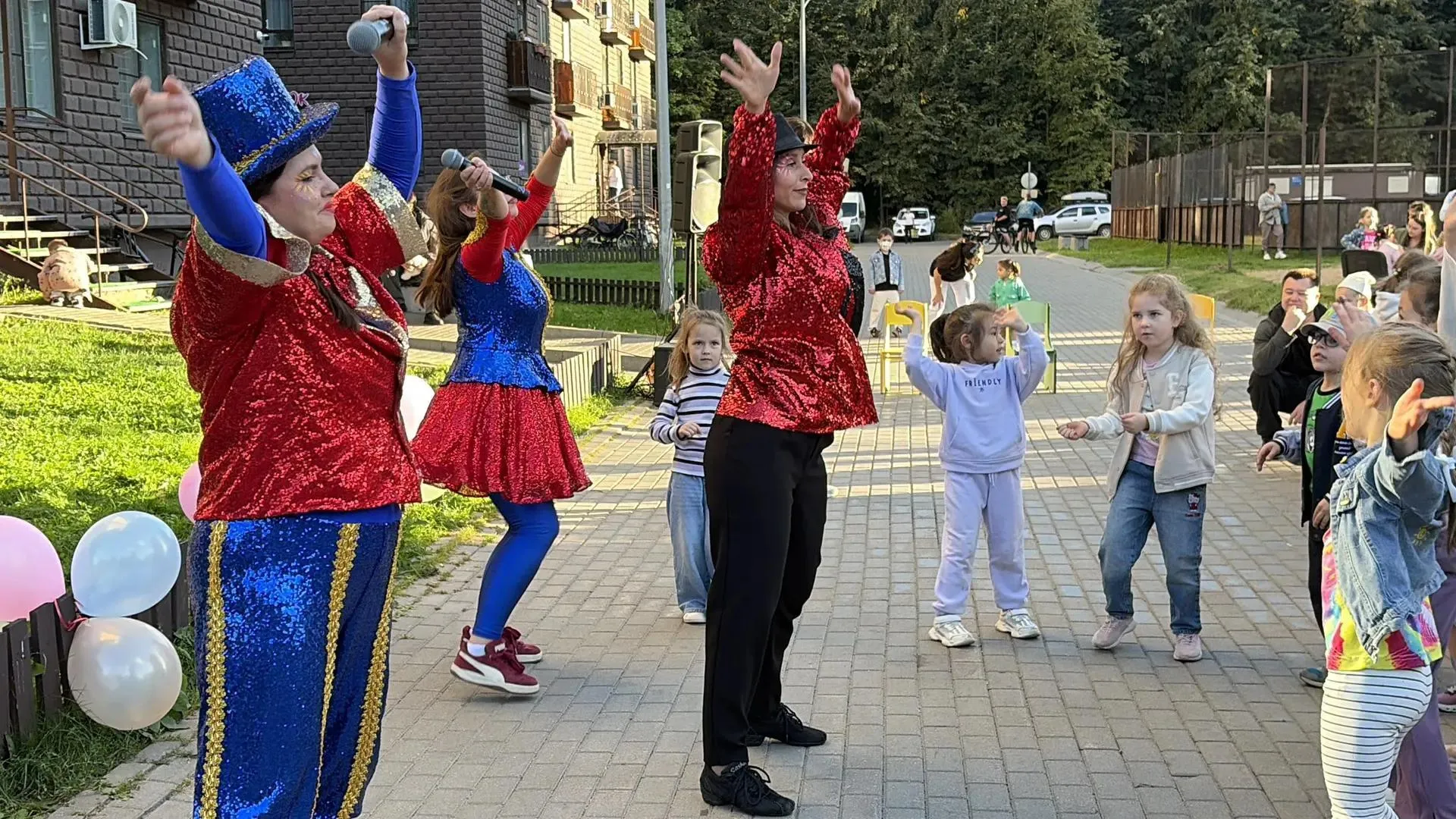 В микрорайоне Южный округа Лобня начались торжества к 65-летию города
