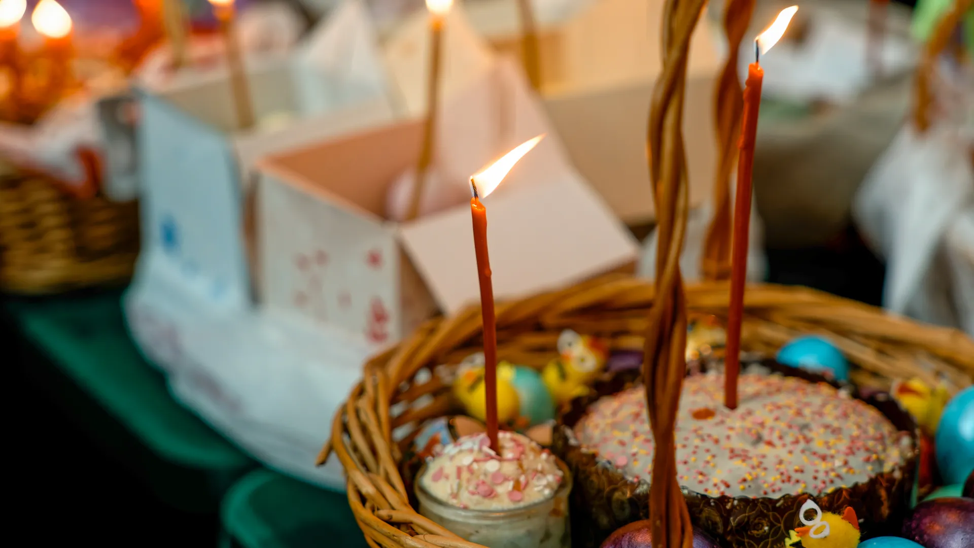 Не имеет отношения к традициям: можно ли нести в храм мясной «кулич»