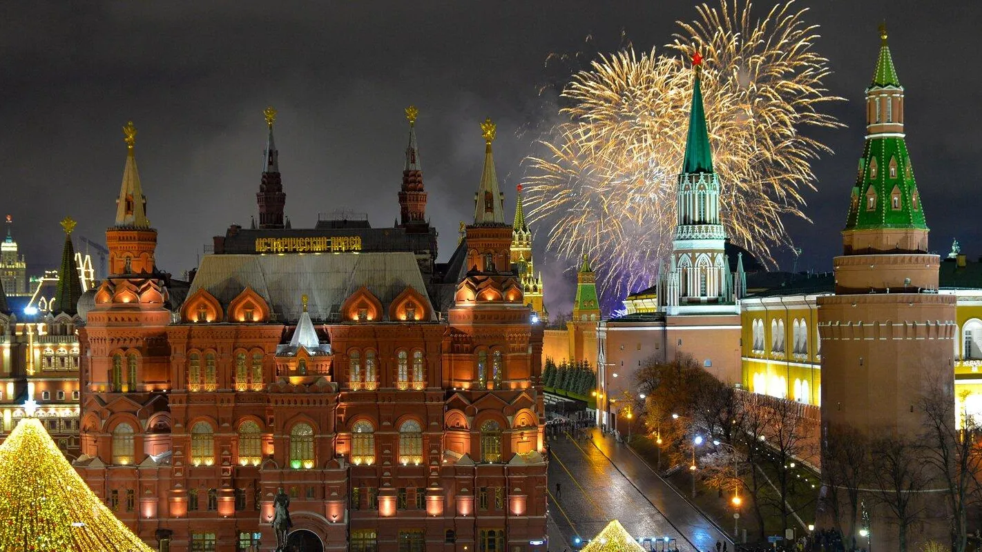 Москвичам рассказали о видах фейерверков, которые запустят в городе в новогоднюю ночь
