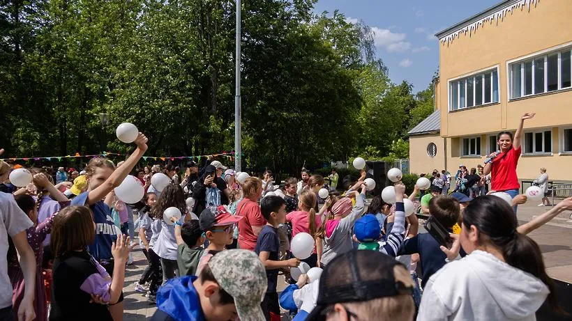 В парке Мытищ прошел интерактивный спектакль, приуроченный ко Дню защиты детей
