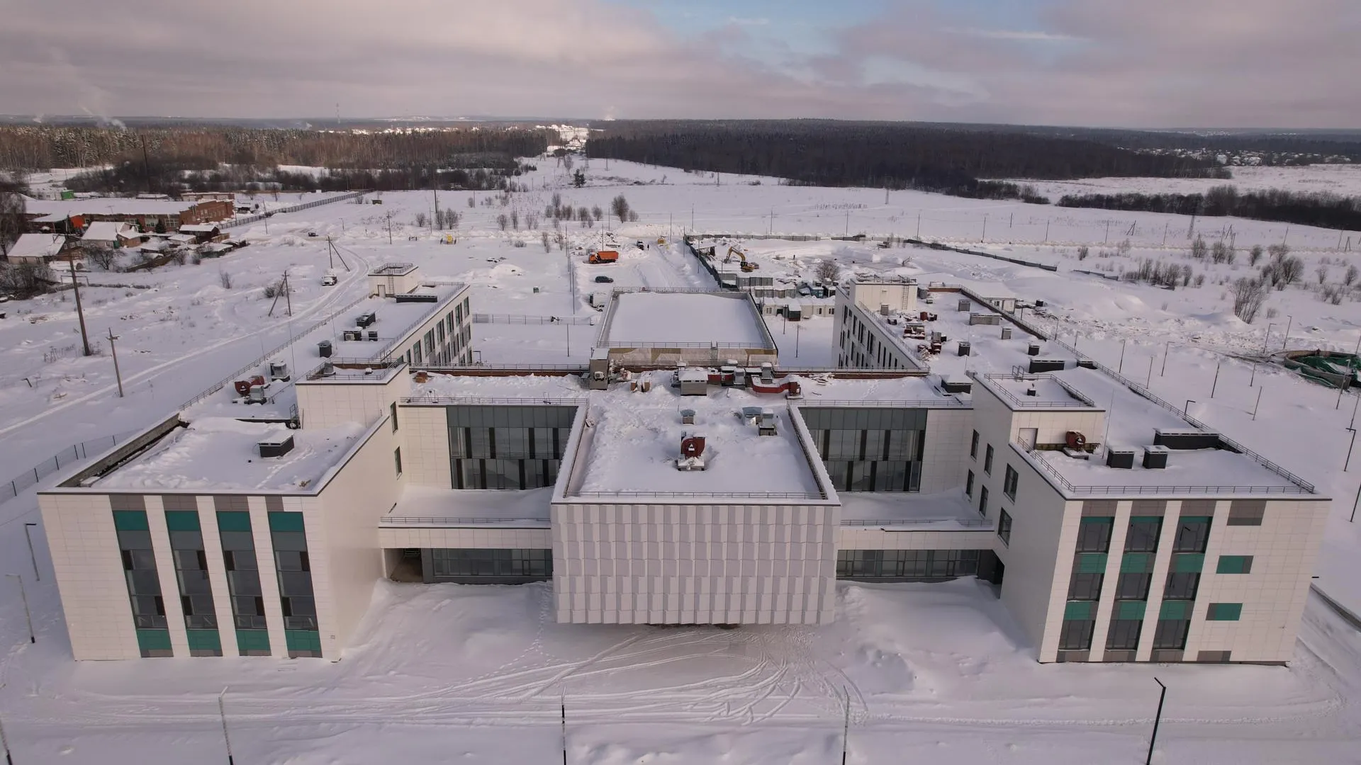 Новую школу в подмосковной деревне Зубачёво в сдадут летом