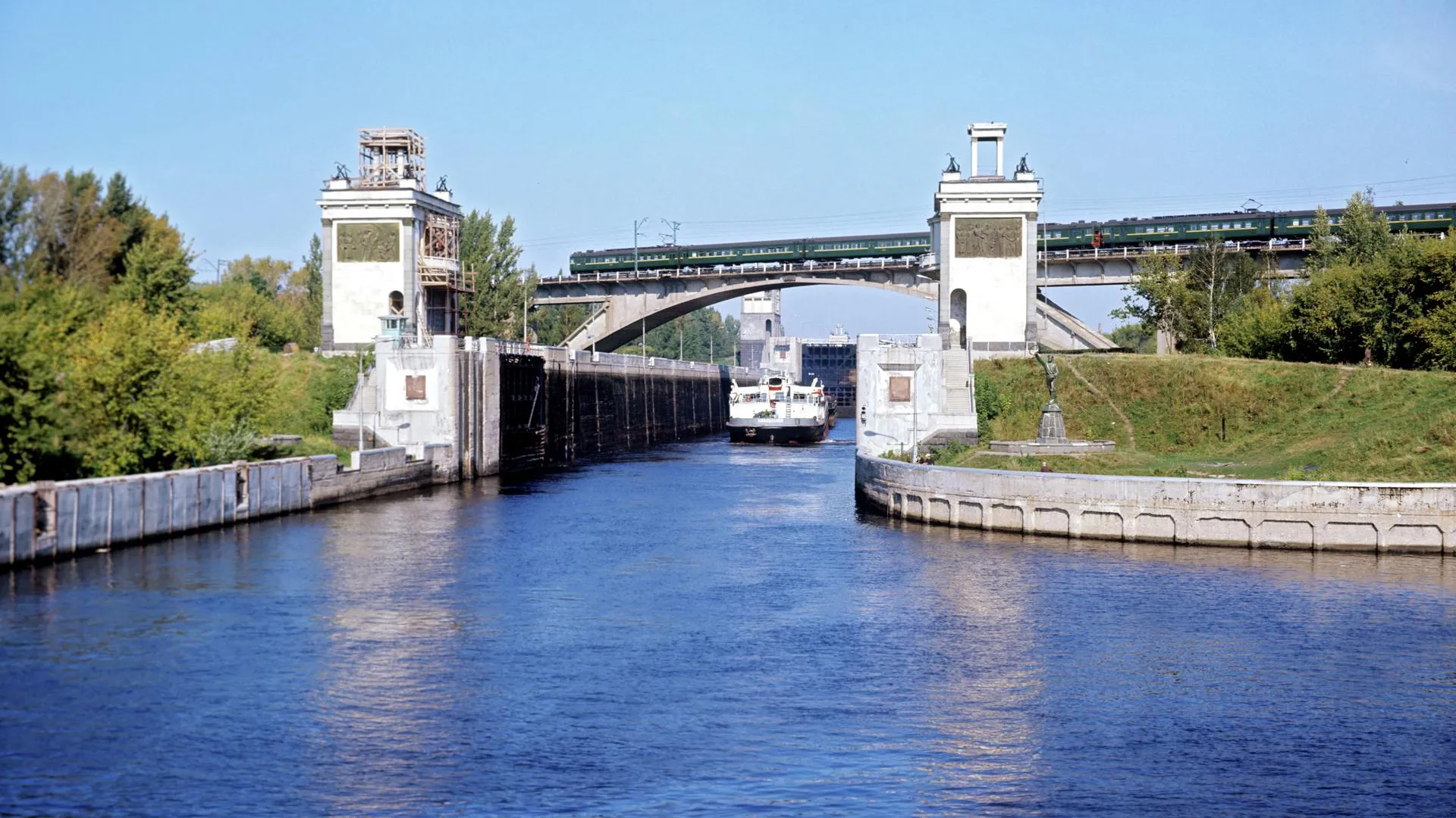 Сотрудников ФГБУ «Канал имени Москвы» оштрафовали на 60 тыс руб