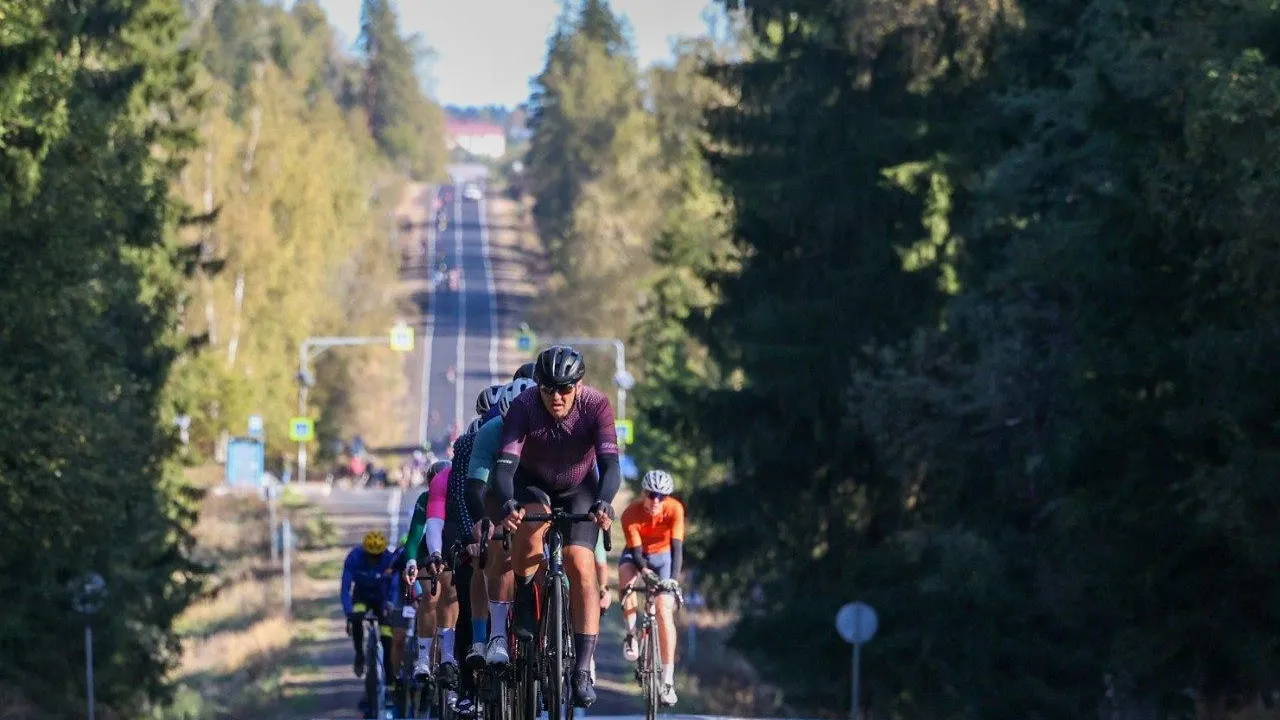 Более 1 тыс человек поучаствовали в финальном велозаезде сезона Gran Fondo в Рузе