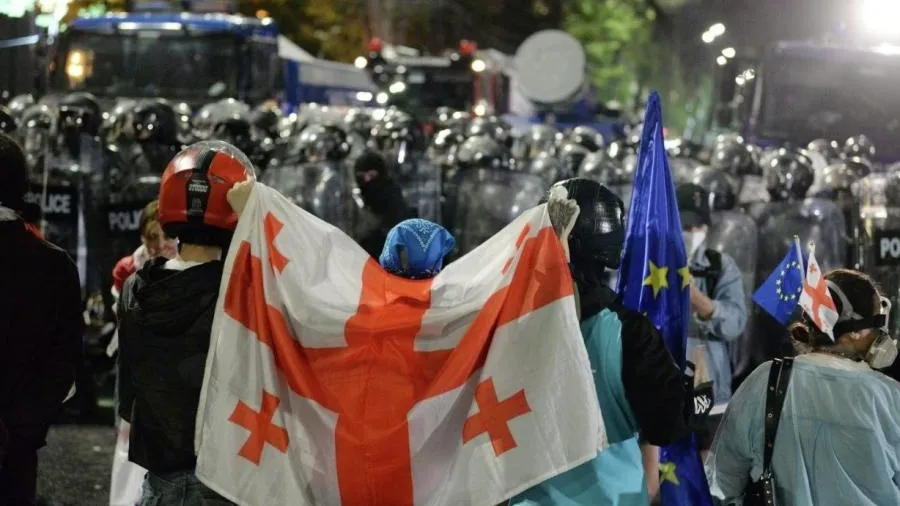 В Тбилиси задержали 20 человек на митинге против закона об иноагентах