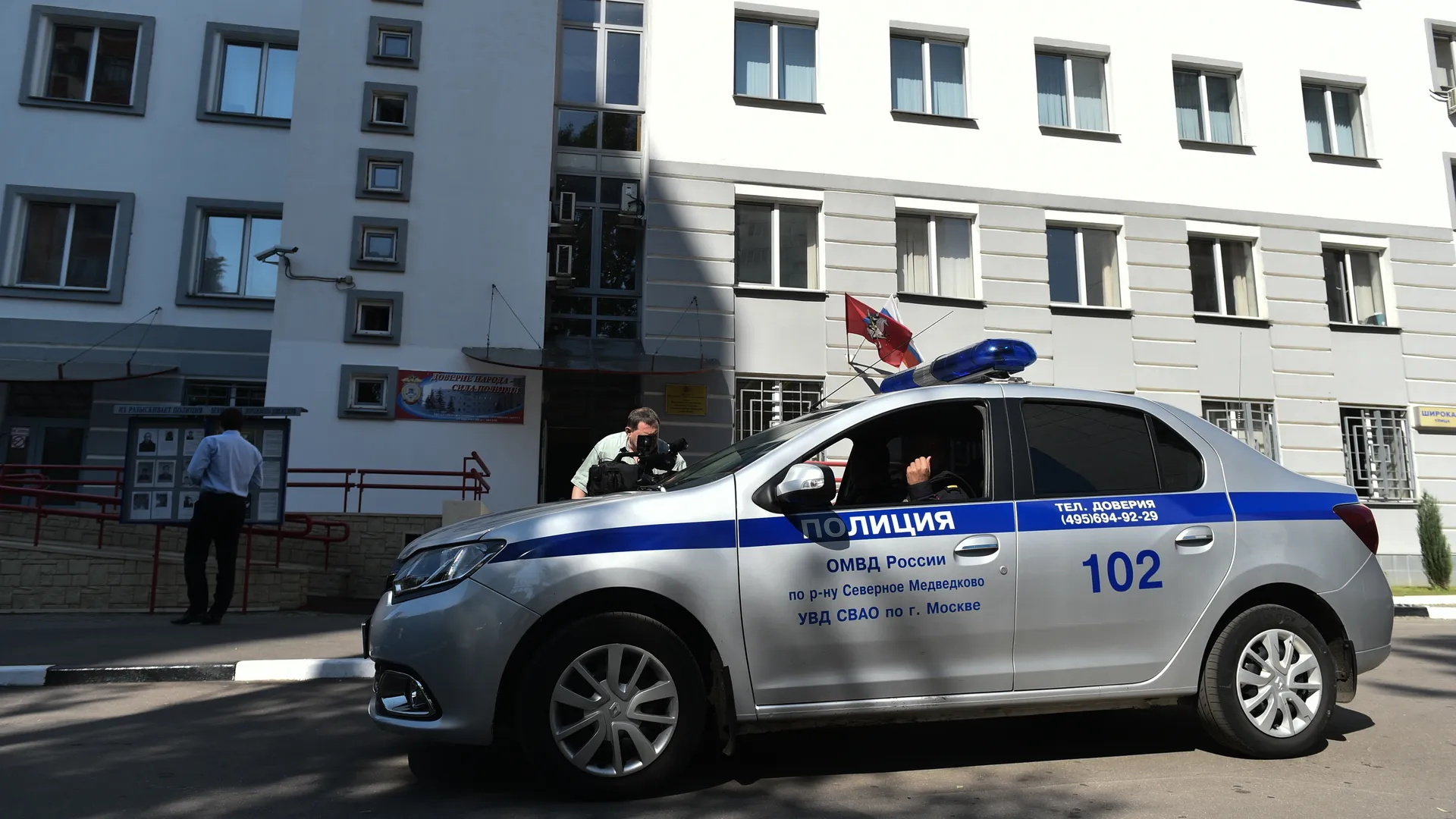 Таксист разбил окно автобуса и избил водителя на западе Москвы