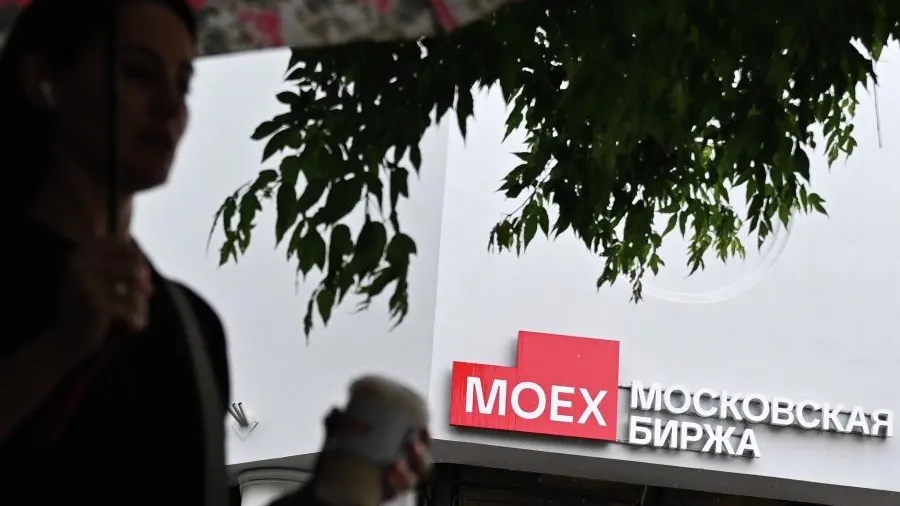 Индекс Мосбиржи вырос перед переговорами Путина и Трампа