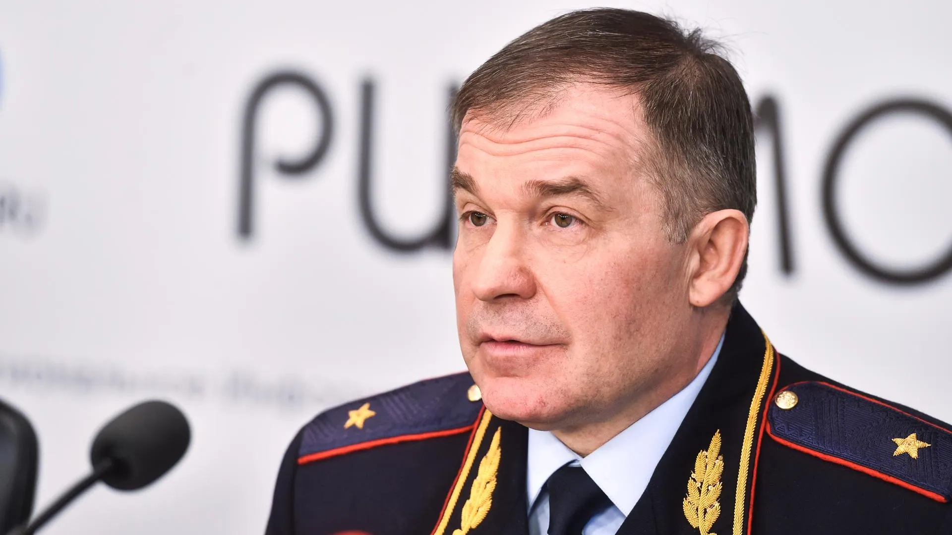 Главный инспектор ГИБДД Московской области поздравил женщин с 8 Марта