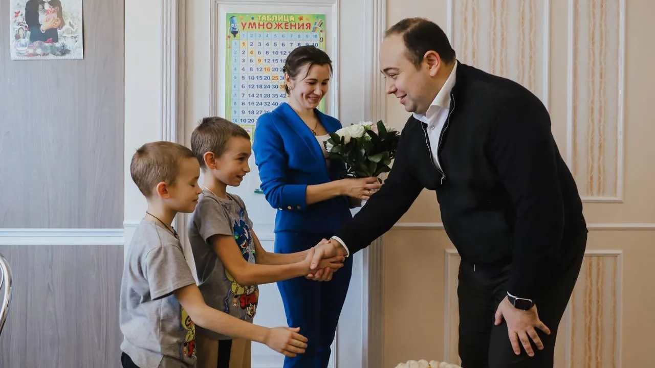Глава Химок встретился с семьей добровольца из округа