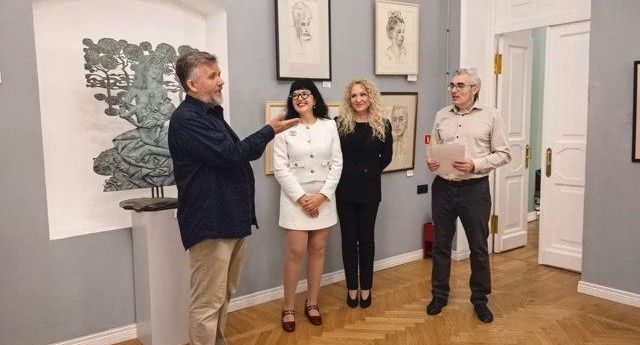 В усадьбе Знаменское-Губайлово открылась выставка «Две стихии»