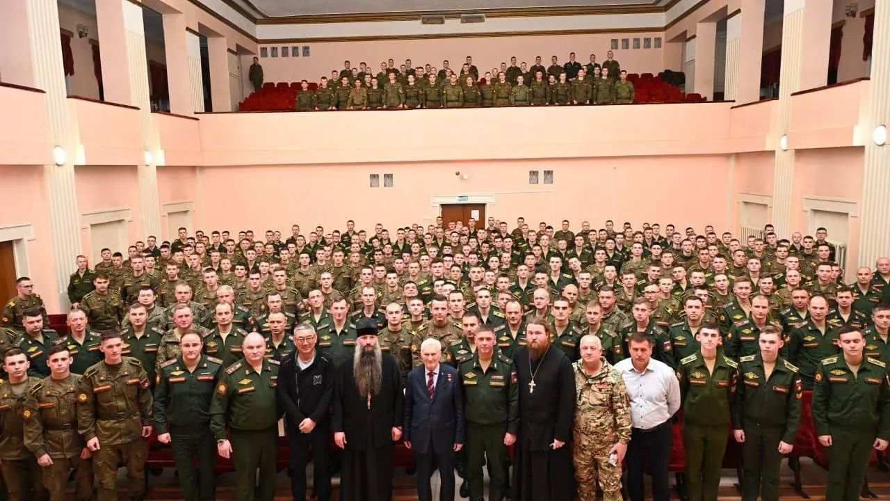 Серпуховские курсанты познакомились с легендой российского спецназа