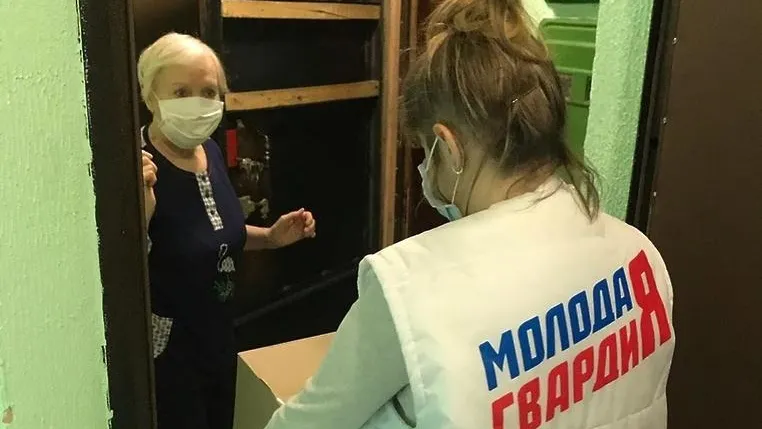 Молодогвардейцы Мытищ доставили продукты нуждающимся пожилым людям