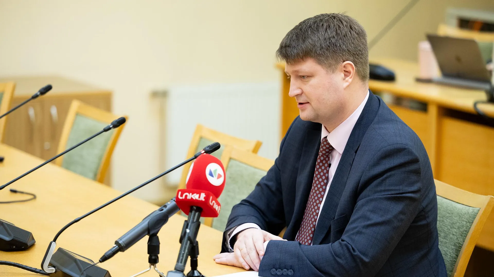 Замминистру финансов Литвы пришлось оправдываться за русские песни в плейлисте