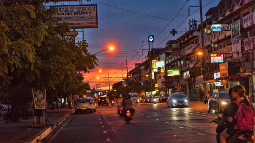 Ледибои* отпинали каблуками пьяного россиянина в Паттайе